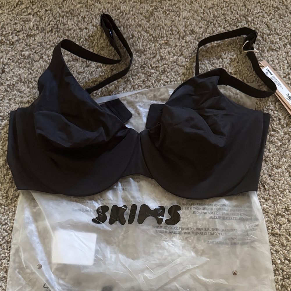 SKIMS Classic Black Underwire Bra